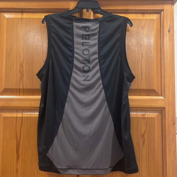 Peloton by Solfire Two Tone Mens muscle tank in black with grey. NWT, size XL - Picture 2 of 3